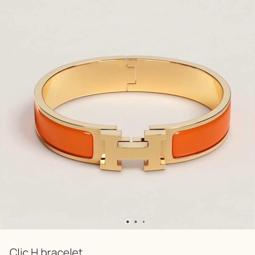 Authentic HERMES CLIC H ORANGE AND GOLD BRACELET IN EXCELLENT CONDITION.
